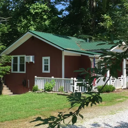 River's Edge Cabin - Swim - Kayak - Fish From Your Backyard !!!!