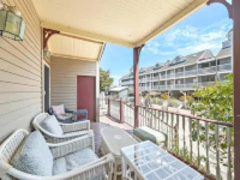 *3rd to Beach*Beautiful*Clean*Victorian, *Across Veterans Prk*Beach Haven Hotels in Beach Haven