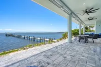 Casamigos. Luxury waterfront-Swim with Dolphins-Private Beach. Pet Friendly!