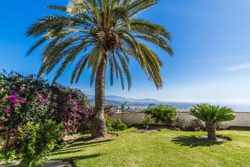 Villa Miranda with private heated pool and fantastic views!