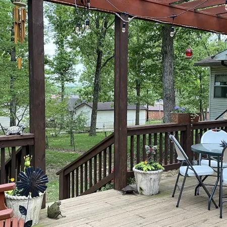 Home Sweet Home, Spacious Sunroom & Fun Deck!
