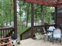 Home Sweet Home, Spacious Sunroom & Fun Deck!