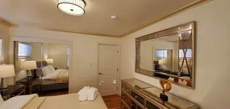 Premier Monterey Bay Getaway, just minutes to Carmel. Отели в г. Сисайд