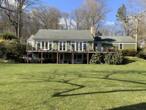 Lakeside luxury: beautiful, relaxing 4 bedroom home Hotel di Trumbull