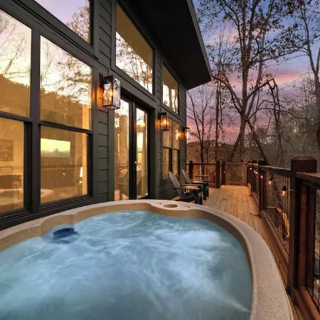 NEW Romantic Retreat/HotTub/FirePit/King Bed/Views
