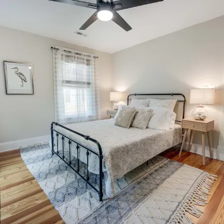 Hawthorn House Remodeled 3BR Walk to Town!