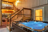 Luxury Family Retreat - Hot Tub, Game Room