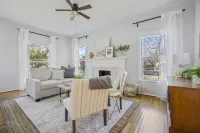 Quaint and Cozy Historic Home in Downtown Weatherford