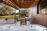 Casita Refugio- Hot Tub, Fire Pit, Views, King Bed...near wineries and breweries