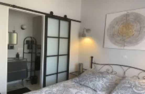 Gemütliche Ferienwohnung, Ideal für 2 Personen, Große Terrasse und Swimming-pool