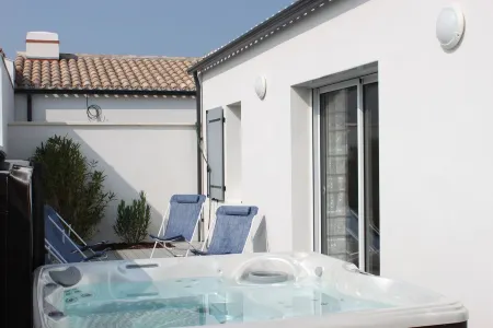 Noirmoutier house of 2015, sleeps 7/8, comfortable, SPA usable all year round Отели в г. Нуармутье-ан-Л'Иль