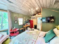 Couple's Cottage located on a private, serene equestrian farm! Hotels near Adena Golf and Country Club