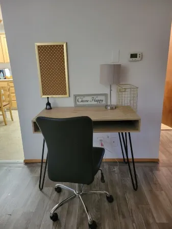 Hidden Gem Midtown Suite With Self Check-in Отели рядом с достопримечательностью «Заказник Френдс оф Кримерс Филд эт Кримерс Филд Мигратори Уотерфоул»