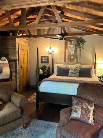 BoisD’Arc Bungalow & Suites - comfy Studio Type Bungalow - private