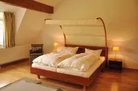 Beach house, 200 sqm. Wf., Directly at the Plauer See, Müritz, 30m to the beach, Sky