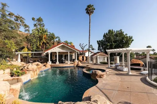 Caesar’s Villa on the Hills of Orange