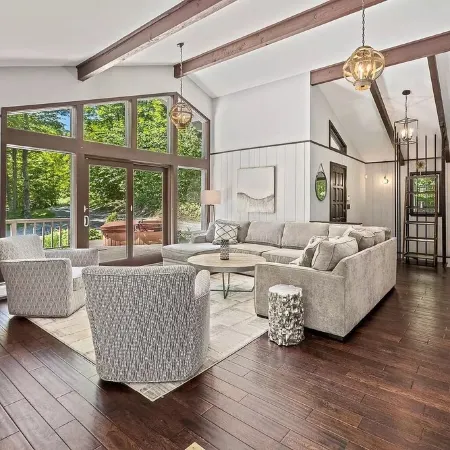 Shuttle to Village/lifts5 miles to base! Cozy Chalet!