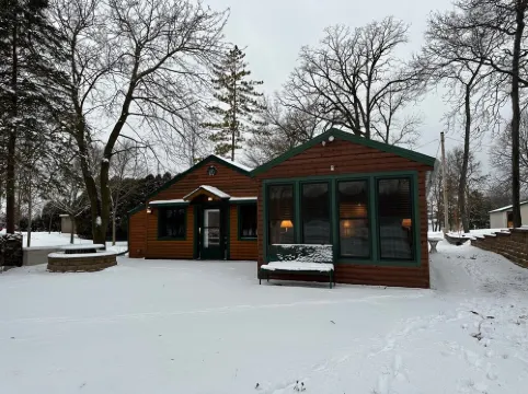 Charming Log Cabin on a private spring fed lake