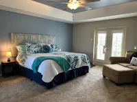The Palms - 3 miles to the beach - Heated Pool - Sleeps 6