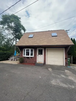 Family-Friendly Lakeside Cottage with Spectacular Sunset Views Pet-Friendly!