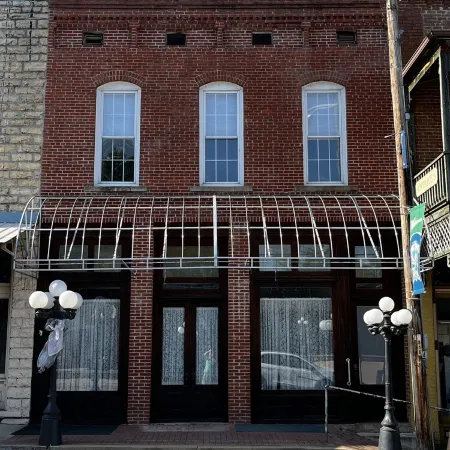 Brickhaven Loft on Historic Main Street - walk to Spring River, State Park, more