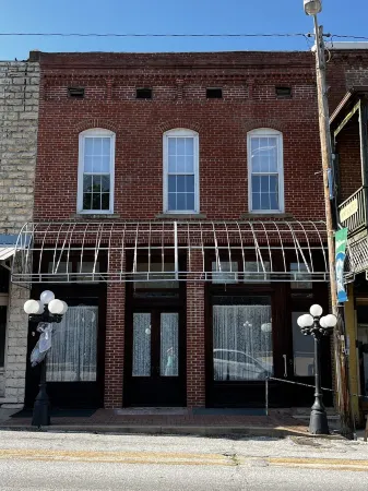 Brickhaven Loft on Historic Main Street - walk to Spring River, State Park, more