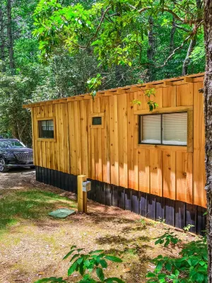 •New• Tiny Home Getaway Hotels in Hogback