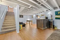 Lombardi's Lodge: 4BR Home 5min Walk to Lambeau