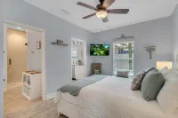 Beautiful 1 bedroom/1 bath unit in Downtown Clermont at Lake Minneola Hotels near Dollar Tree