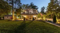 Your home away from home in downtown, historic Farmington!