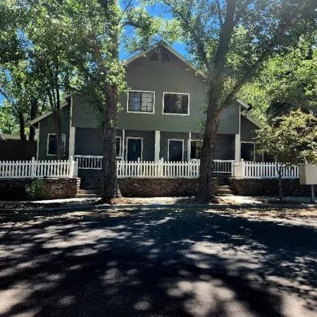 Lovely Downtown Condo, Walk to Historic Downtown!