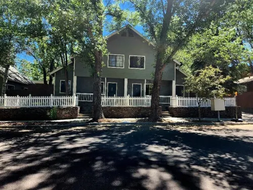 Lovely Downtown Condo, Walk to Historic Downtown!