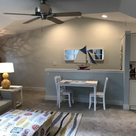 Grove Keeper Cottage unit has a tree house atmosphere
