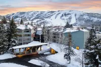 Top-Floor 2-Story Condo: Located at PCMR Base, Sleeps 10, Private Hot Tub