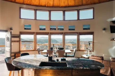 Luxury Off-Grid Yurt: Hot Tub, Epic Views, WiFi, 10 Mins from Cripple Creek!