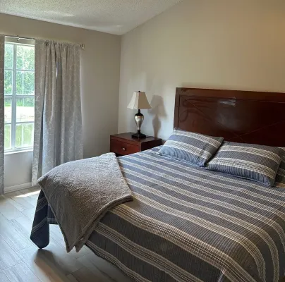 Cozy 2-bedroom condo in fabulous Kissimmee with WiFi, AC, fitness room, and pool