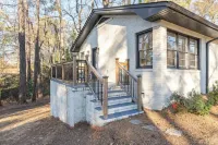 4Bd Cozy Urban Escape 5 Mins to Dwtn & WakeMed. Movie Room and Arcade Game! Hotels near Hamrick's of Raleigh