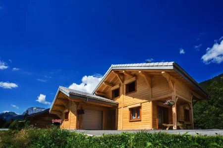 Chalet sleeps 10 with Wi-Fi, spacious and modern - Chatel Reservation