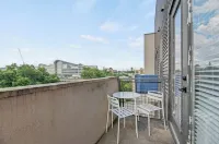Lux 2Bed Studio  Prime Location  Pool  Gym