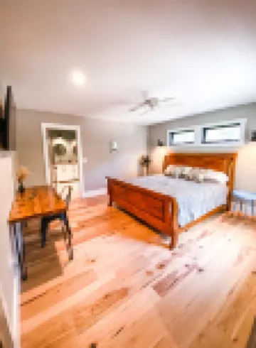 Family Friendly Newfound Lake Home, Sleeps 10, Pool Table, Kayaks & Paddleboards