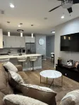 Breeze of Bronzeville Chicago: 3 bedroom 2 bath 9 mins from downtown chicago Hotels in Bronzeville
