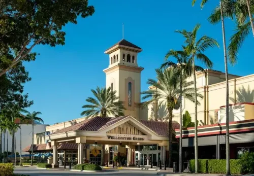 Alluring Luxury Oasis: Modern Comfort and Relaxation