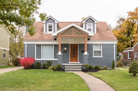 Elegant Large Home with Modern Amenities for 8 in N. Royal Oak near Birmingham!