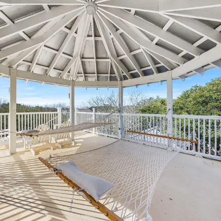 Sleeps 15 Heated Pool Walk to Seaside Roof Top 1 block to Beach + Chairs & Bikes