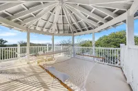 Sleeps 15 Heated Pool Walk to Seaside Roof Top 1 block to Beach + Chairs & Bikes