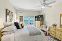 Beachfront 2 Apartments 1 House Nature all around, just 25 steps to Ocean water