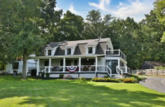 Whole House, Scenic Post and Beam Home Overlooking Canandaigua Lake! Sleeps 10