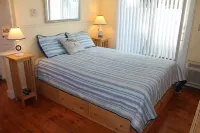 Charming Studio less than 200 steps to Glendon Beach - 200 Captain Chase Rd #18