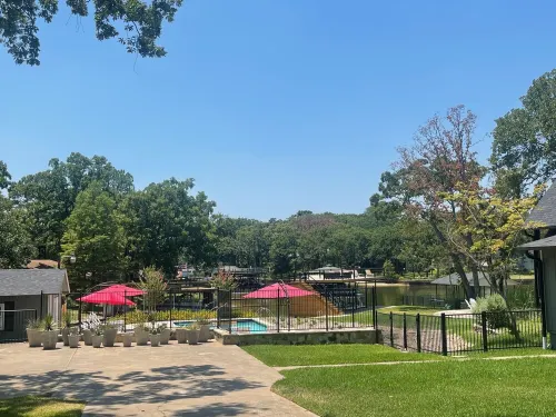 Luxury Lakefront @ Cedar Creek. Private luxury heated pool and Hot Tub! Hotels in Star Harbor