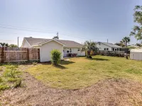 A+Beach Access! 3BR/2BA-1,600sq ft! 100 ft from beach! fenced yard- 5!